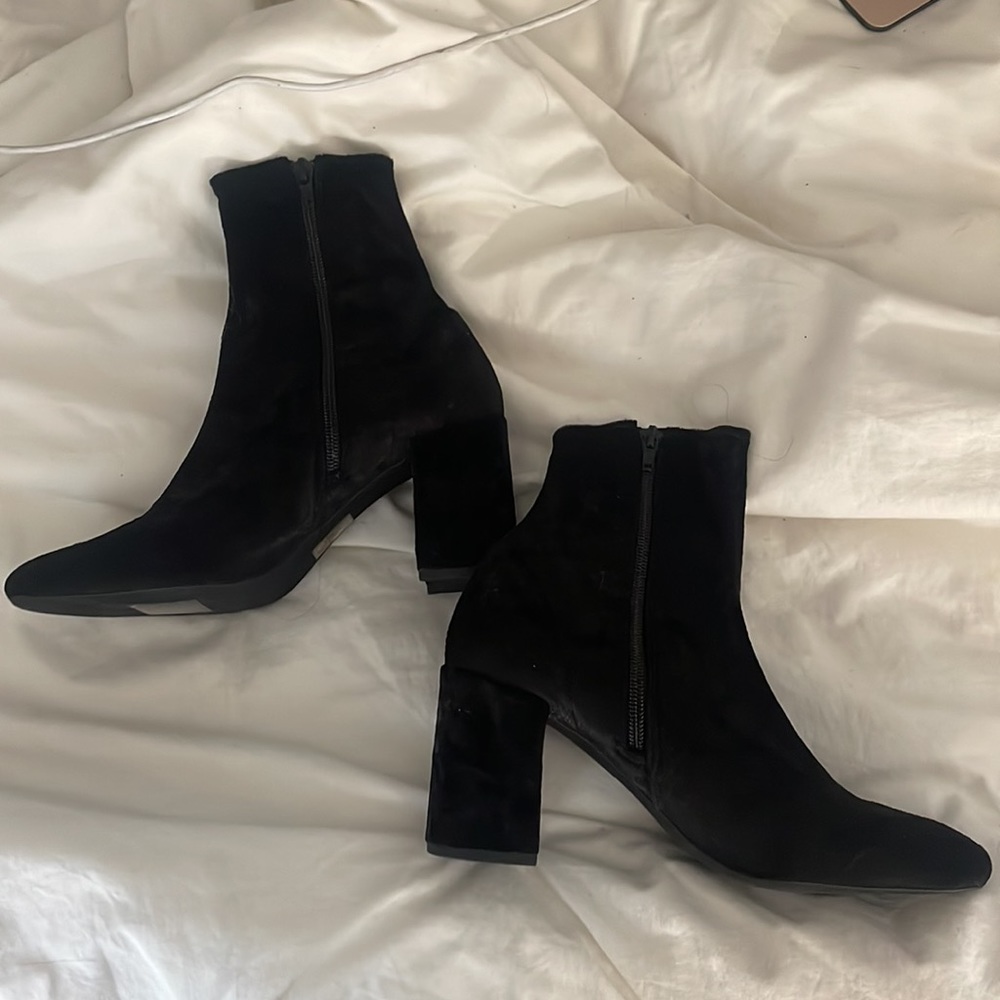 velvet booties - Picture 3 of 5